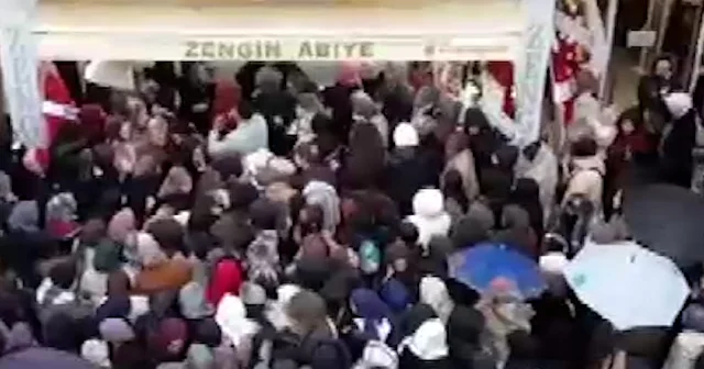 Sultangazi de mağaza açılışında izdiham yaşandı VİDEO İZLE