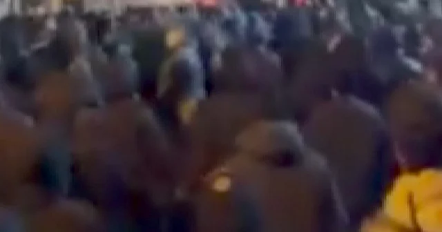 İran protestoların şiddeti artıyor: 109 güvenlik görevlisi hayatını kaybetti VİDEO İZLE