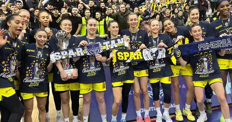 Fenerbahçe’de 15’inci kupa coşkusu