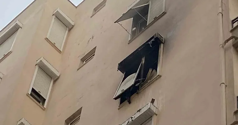 Apartman dairesindeki yangın korkuttu