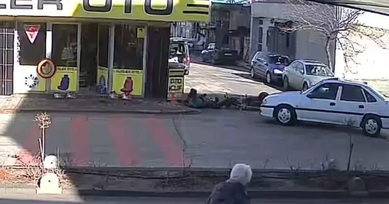 Karaman’da motosikletlinin yaralandığı kaza kameraya yansıdı