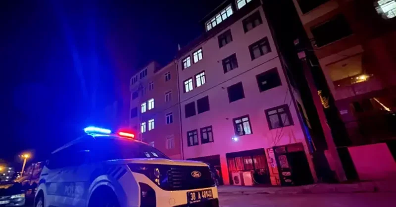 Tartıştığı erkek arkadaşını banyoda bıçaklayarak öldürdü