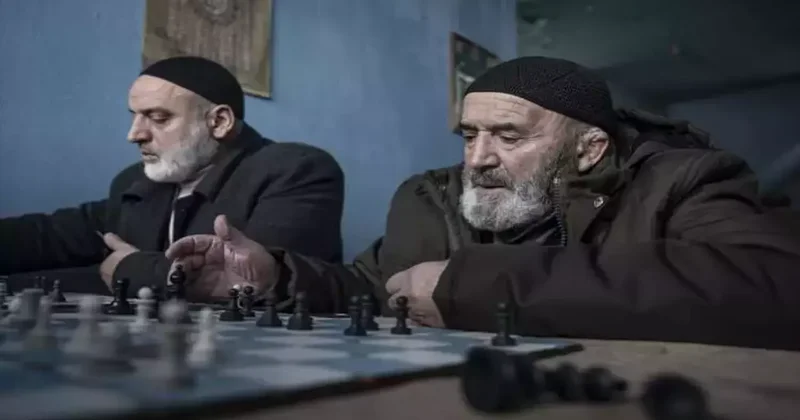Erzurumlu satranç tutkunu amcalar: Namaz vakitleri hariç tüm saatlerde buradayız