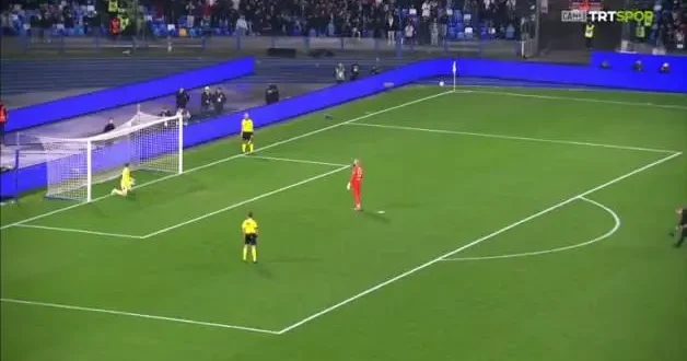 Napoli kalecisi Vanja Milinkovic Savic in kullandığı inanılmaz penaltı viral oldu