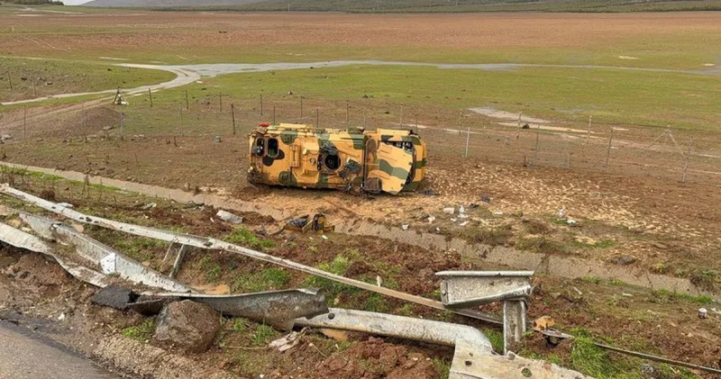 Askeri araç devrildi! 10 yaralı var Son dakika haberleri