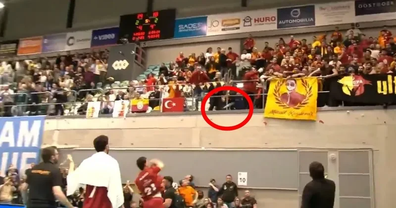 Galatasaraylı oyuncu taraftarlara yabancı madde fırlattı: Skandalın böylesi görülmedi