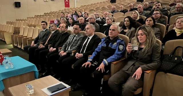 Eskişehir de muhtarlara güvenli ve bilinçli internet kullanımı anlatıldı Eskişehir Haberleri