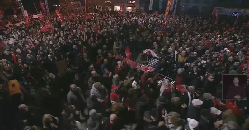 Özgür Özel, CHP nin Adalar Mitinginde Hukuk ve Siyaset Üzerine Konuştu