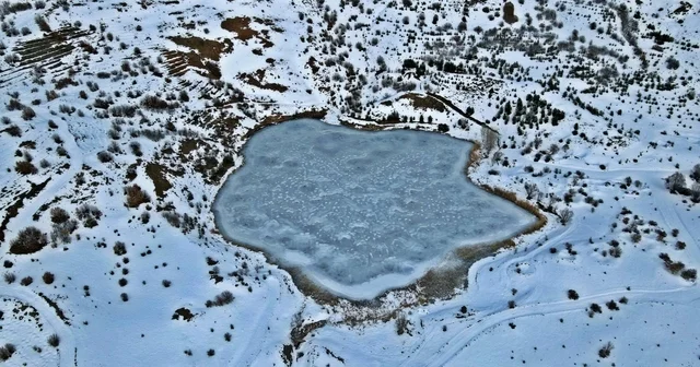 Kemah taki Ardos Gölü dondu: Bin 660 rakımlı buz gölü drone ile görüntülendi Erzincan Haberleri