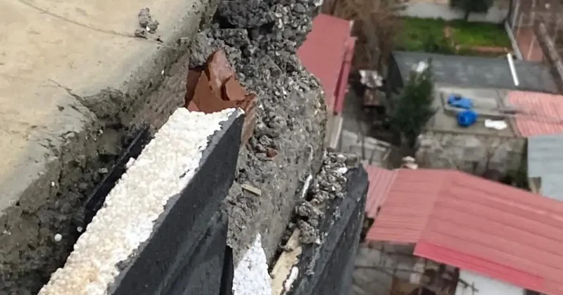 Osmaniye de Apartmana Yıldırım Düştü