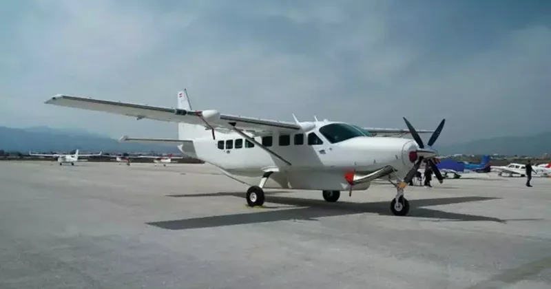 Endonezya da uçağa silahlı saldırı: 2 kişi öldü