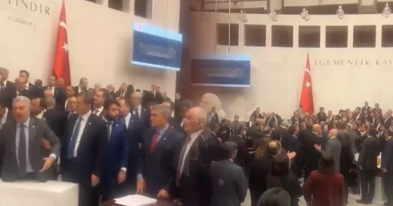 Gürlek ve Çiftçi için Meclis te yemin töreni! CHP li vekiller protesto etti ortalık karıştı