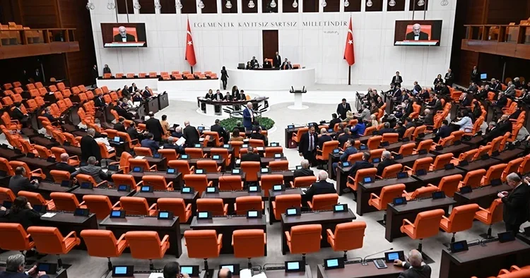 Yeni bakanlar Gürlek ve Çiftçi, bugün Meclis te yemin edecek