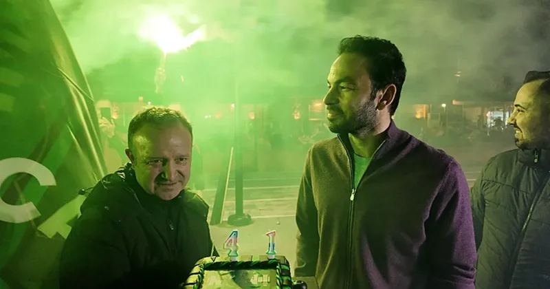 Kocaelisporlu taraftarlardan, Selçuk İnan a doğum günü sürprizi!