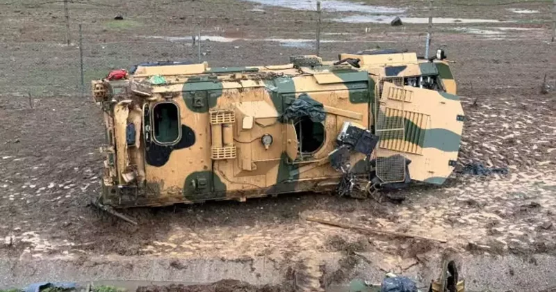 TAG Otoyolu nda kontrolden çıkan askeri araç devrildi: 10 asker yaralandı