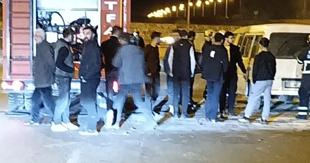 Batman da seyir halindeki hafif ticari araçta yangın çıktı Batman Haberleri