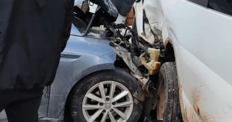 15 yaralı! Alkollü sürücü öğrenci servisine çarptı