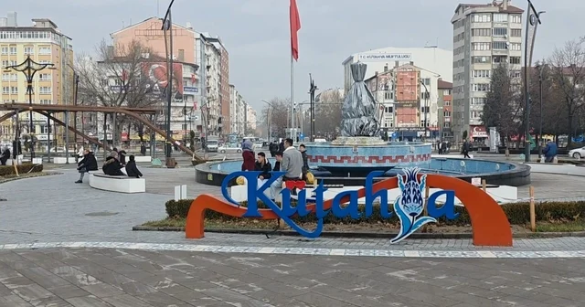 Kütahya nın nüfusu geriledi Kütahya nın nüfusu bir önceki yıla göre 600 azalarak 571 bin 78 den 570 bin 478 e düştü Kütahya Haberleri