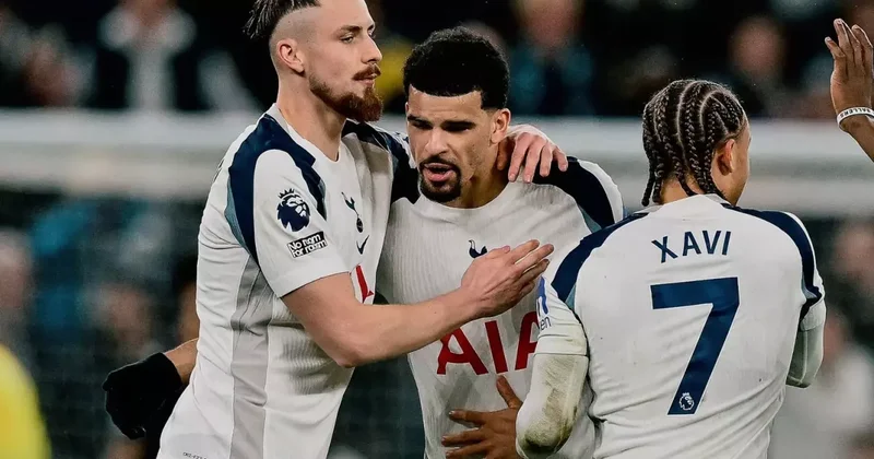 Şampiyonlar Ligi nde tarih yazan Tottenham, kendi liginde küme düşmemeye çalışıyor