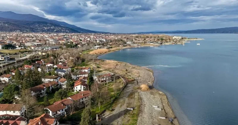 Sapanca Gölü’nde dikkat çeken değişim: Eski izler bir anda kayboldu