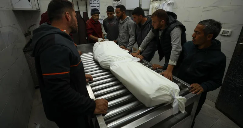 Gazze de yerinden edilenlerin çadırında çıkan yangında genç kız hayatını kaybetti