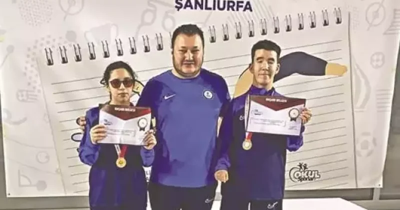 Görme engelli imam hatipli öğrencilerden yüzmede çifte Türkiye şampiyonluğu