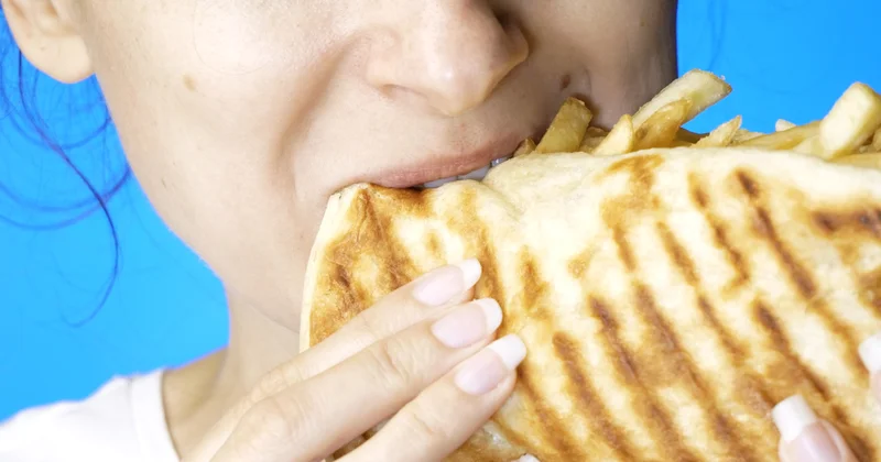 6 ay boyunca aynı yemeği yiyip 63 kilo verdi Sözcü Gazetesi