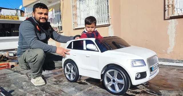 Çekiciyle gelen doğum günü sürprizi yüzleri güldürdü Ona sürpriz yapıp çekiciyle en sevdiği oyuncak arabayı getirdim Adana Haberleri