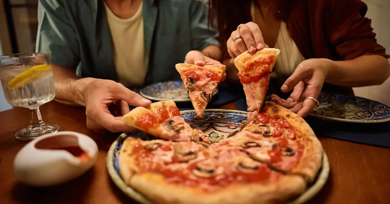 Meğer yıllardır pizzayı yanlış yiyormuşuz! Sözcü Gazetesi