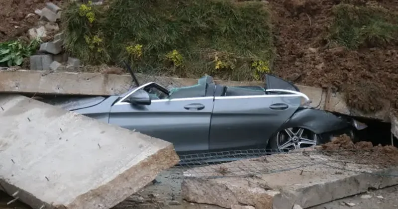 Sakarya da korku dolu anlar! İstinat duvarı çöktü, 32 kişi tahliye edildi