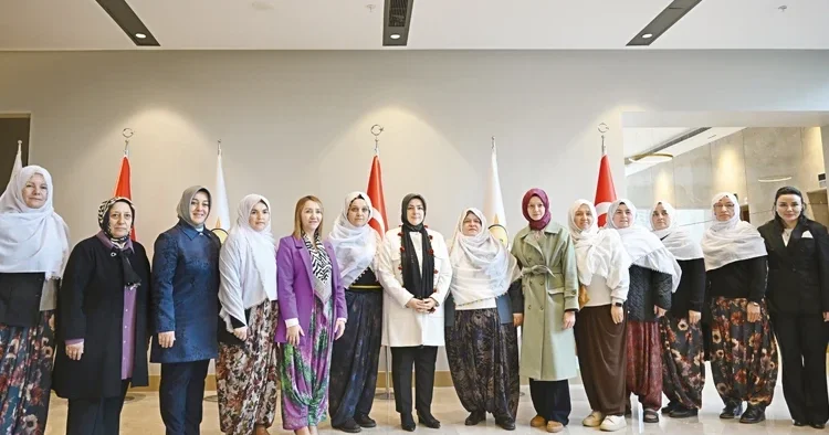 Zeynep güneş’e destek... 100 beyaz tülbentli grup toplantısında