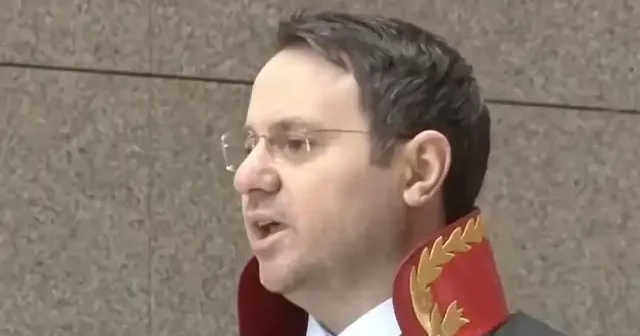 Hüseyin Likoğlu Adalet ve İçişleri bakanlarının değişmesini yorumladı: Birbirleriyle iş birliği içinde olmaları önemli VİDEO İZLE