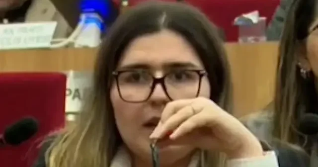 İzmir Büyükşehir Belediye Meclisi’nde Akın Gürlek tatili: Meclis üyesi tebrik edince salon karıştı VİDEO İZLE