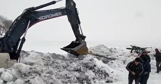 Çıldır Gölü ne gömülen iş makinası çıkarıldı Ardahan Haberleri