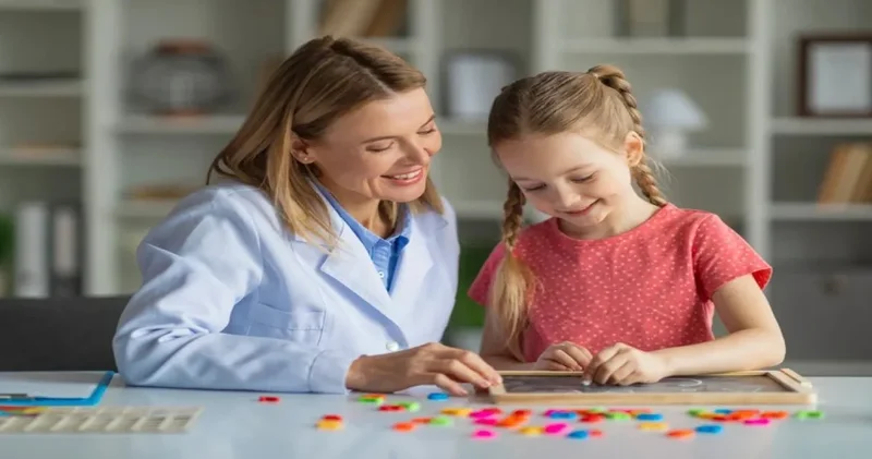 İsveç’ten ezber bozan araştırma: Otizmli kız çocukları akranlarını taklit ederek teşhisten kaçıyor!