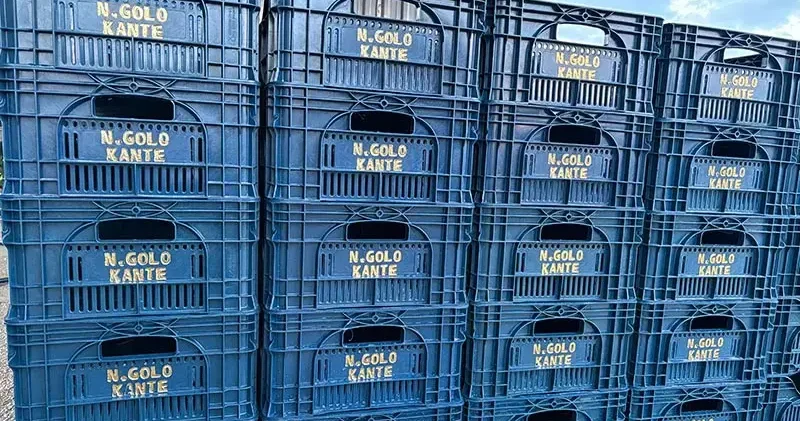 Fenerbahçeli taraftar domates kasalarının üzerine N Golo Kante yazdırdı