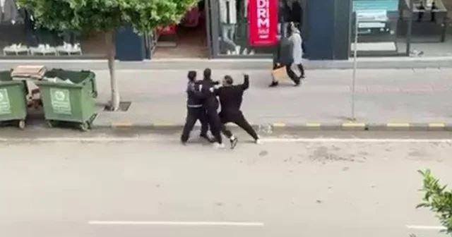 Telefonumun ekranına baktın kavgasında sokak boks ringine döndü Hatay Haberleri