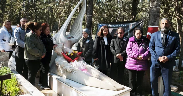Özgecan Aslan, mezarı başında anıldı Mersin Haberleri