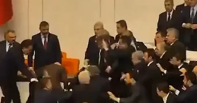 Bakanlar Akın Gürlek ve Mustafa Çiftçi nin yemin töreninde CHP provokasyonu VİDEO İZLE