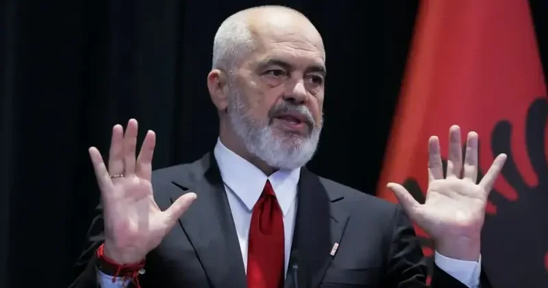 Arnavutluk’ta hükümet karşıtı protesto: Başbakanlık binasına molotofkokteyli saldırı Avrupa Haberleri