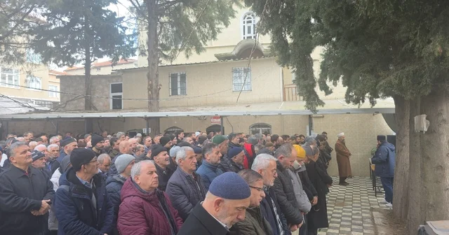 Ailesini katledip intihar eden şüpheli ile annesi toprağa verildi Kocaeli Haberleri