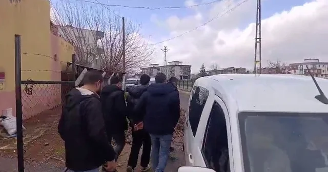 Bacaklarından bıçaklanan genç hastaneye kaldırıldı Adıyaman Haberleri