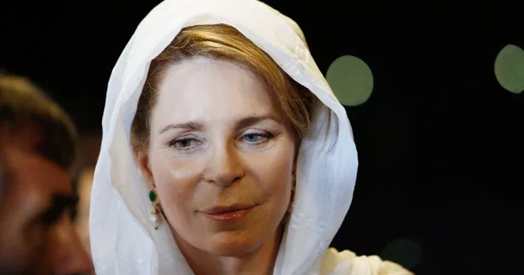 Benim oğlum bir gün kral olacak diye büyütmüştü... Şimdi mavi gözlerinin ışığı söndü: Lütfen bırakın onu, savunmasız kaldı