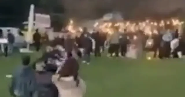 Yeditepe Üniversitesi nde iftar yapan öğrencilerin gizlice fotoğrafını çektiler VİDEO İZLE