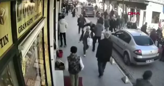 Mardin de sokakta dehşet anları! Sopalı kavgada 1 kişi yaralandı