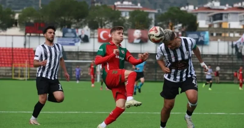 Futbol değil Çin işkencesi bu: Hem gelen giden gol atıp duruyor hem de ha bire ceza yiyor