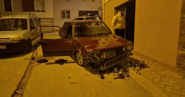 Eskişehir haberleri Eskişehir de sokak ortasında otomobilini parçaladı! İşte akılalmaz neden... 11 Mart 2026