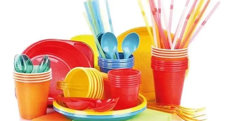 Plastik devrimi için taslak hazır... Tabak, bardak ve pipette plastik kullanımı kalkıyor