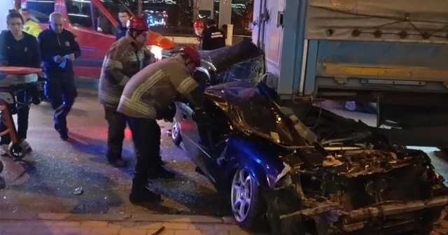 Otomobil tırın altına girdi: Sürücü ağır yaralandı Bursa Haberleri