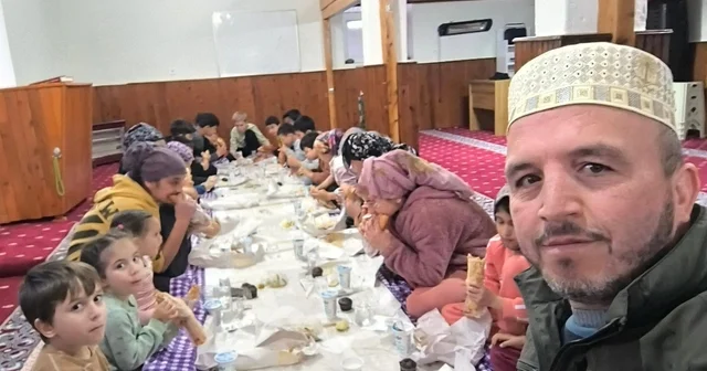 Silifke de çocuklar iftarını camide açtı Mersin Haberleri